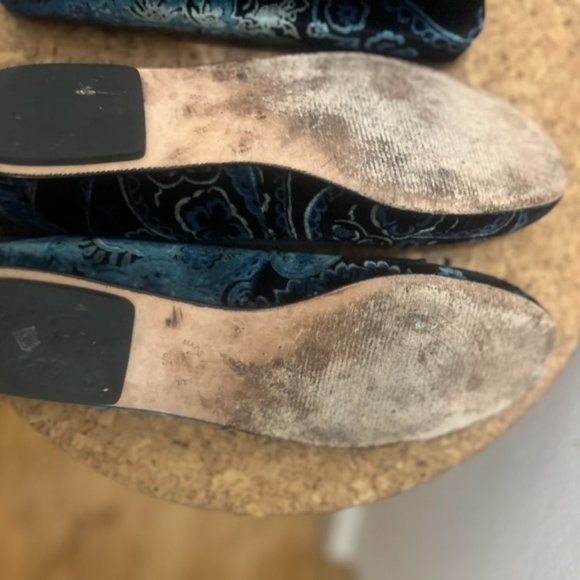 Vintage Banana Republic velvet ballet flats and matching clutch - Picture 2 of 5